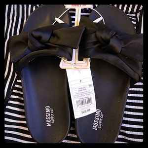 Mossimo bow slide size 7 - Julisa - BNWT
